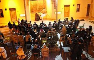 Devlet sanatçısı piyanist Gülsin Onay, müzede...