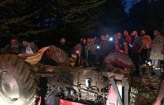 Devrilen traktörün altında hayatını kaybetti