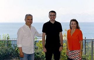 Dijital kolaj sanatçısının Türkiye’de ilk sergisi...