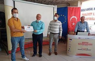 DİKKAD’dın Dicle’deki eğitimini alan üreticiler...