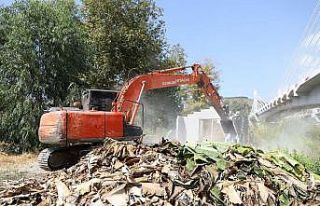 Dimçayı yolu üzerinde bulunan kaçak yapılar yıkıldı