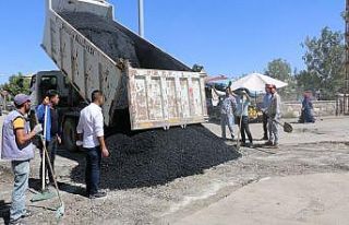 Diyadin’de asfaltlama çalışmaları devam ediyor
