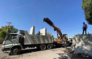 Diyadin’de güvenlik duvarları kaldırıldı