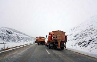 Doğu Anadolu’da yüksek kesimlere yağan karla...