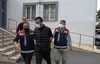 Dolandırdığı yaşlı adam tarafından fotoğraflandı,...