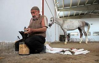 Dükkana getirilen at kalmayınca, seyyar nalbantlığa...