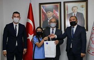 Durgun, başarılı öğrencileri ödüllendirdi