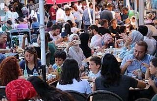 Edirne’ye aileleriyle birlikte gelen öğrenciler...