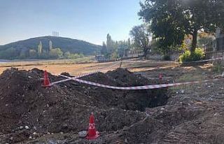 Eğirdir Gölü kenarındaki atık su deşarj borusu...