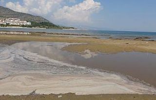 Eğirdir Gölü’nde ürkütücü manzara