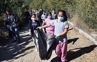 Eğirdir’de öğrenciler milli park ve göl kıyısında...