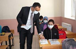 Eğirdir’de öğrencilere bütçe ve yorum defteri...