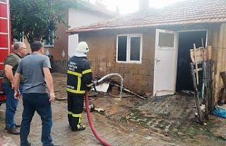 Ekmek fırınında çıkan yangını köylüler söndürdü