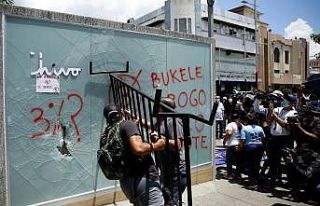 El Salvador’da hükümet karşıtı protestocular...