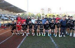 Elbeylisporlu futbolculara tanışma yemeği