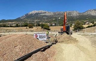Elmalı Akçay’da içme suyu hattı çalışması