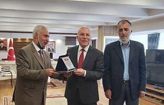 Emeklilerden Başkan Sekmen’e hizmet teşekkürü