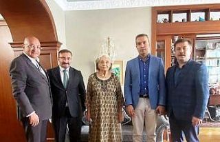 Emet heyetinden yazar Gülten Dayıoğlu’na taziye...