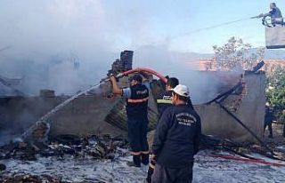 Emet’te ahır ve samanlık yangını