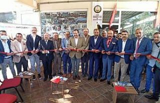 En şefkatli market...Açılışa gelenlerin yardımlarıyla...