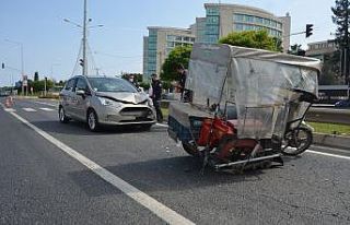 Engelli araçla otomobil çarpıştı: 1 yaralı