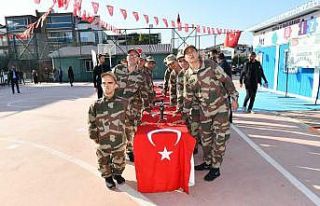 Engelliler çakı gibi asker oldu