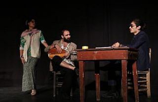 Engellilerin tiyatro oyunu hem eğlendirdi hem düşündürdü