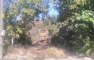 Erdek’te zeytin bahçesi yolları onarıldı