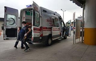 Erzincan’da otomobil ile minibüs çarpıştı:...