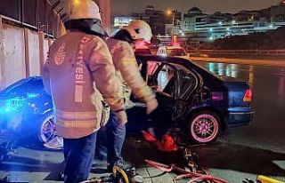 Esenler’de direksiyon hâkimiyetini kaybeden sürücü...