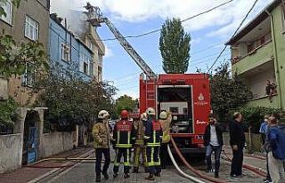 Esenyurt’ta 3 apartmana sıçrayan yangında faciadan...