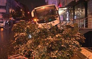 Esenyurt’ta feci kaza: Midibüsün altında ezilerek...
