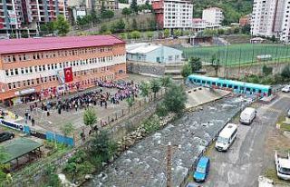 Eski ve hurda haldeydi, öğrencilerin Gönül Köprüsü...