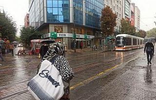 Eskişehir’de sağanak yağış hava sıcaklığını...