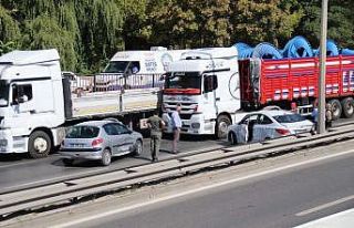 Eskişehir’de TIR ve 2 otomobil çarpıştı