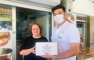 Esnaf talep etti, Nazilli Belediyesi şeker dağıttı