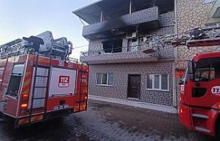 Evin mutfağında çıkan yangında dumandan etkilenen...