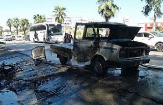 Evine yeni aldığı koltuk takımı araç ile birlikte...