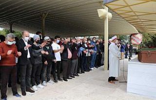 Evinin balkonunda beton zemine düşerek hayatını...