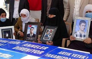 Evlat nöbetindeki anne: “Selahattin Demirtaş inşallah...