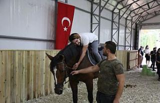 Eyüpsultanlı özel öğrencilere atla terapi