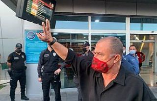 Fatih Terim’in elini öpen taraftar: “Hocam sakın...