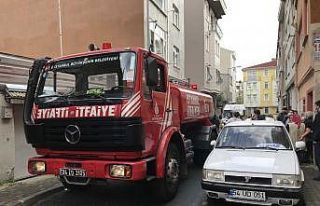 Fatih’te çıkan yangında 1’i çocuk 3 kişi...