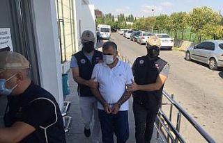 FETÖ’den 12 yıl 6 ay hapis cezasıyla aranan 2...
