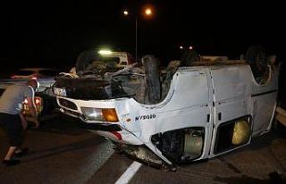 Fındık yüklü minibüs takla attı: 3 yaralı