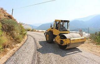 Finike’de asfalt çalışması