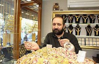 Fiyatı altınla yarışıyor: Siirt fıstığı iç...