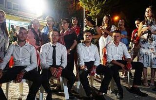 Foça’da kınalı kuzular askere uğurlandı