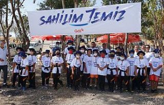 Foça’da "Sahilim Temiz" projesi ile İngiliz...