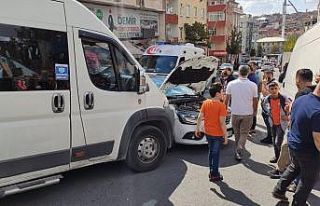 Freni patlayan servis aracı öğrencilerin arasına...